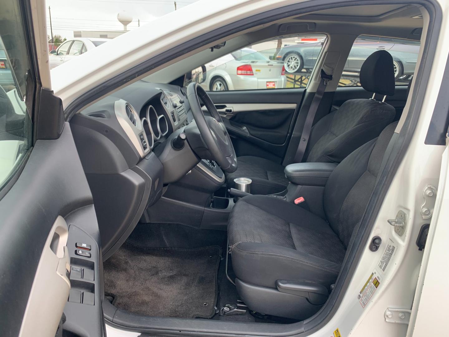 2009 white /black Pontiac Vibe 2.4L (5Y2SP67059Z) with an 2.4L L4 DOHC 16V engine, 4-Speed Automatic Overdrive transmission, located at 14700 Tomball Parkway 249, Houston, TX, 77086, (281) 444-2200, 29.928619, -95.504074 - Photo#8